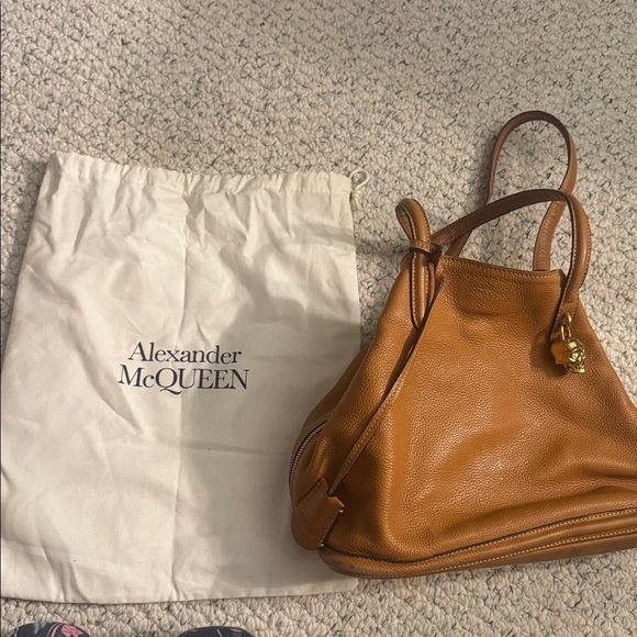 Alexander McQueen Skull Lock Tote Bag - Picture 2 of 15